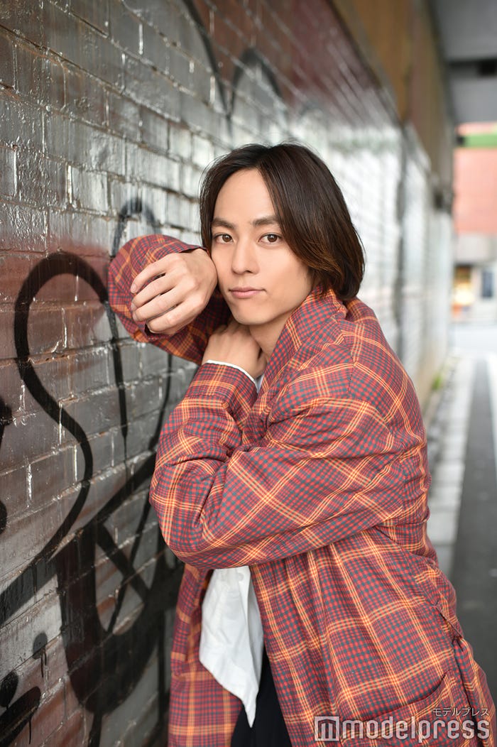 次々にポーズを決めてくれた永田崇人(C)モデルプレス