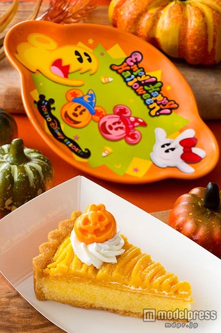 2パーク共通:パンプキンタルト、スーベニアプレート付き¥720(C)Disney