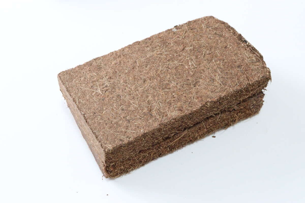 ダイソー　水で増える園芸土