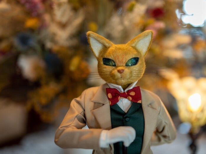 家の中に入るとバロンの姿があります。同じフロアには、ココでしか売っていない切手シートなども販売しています