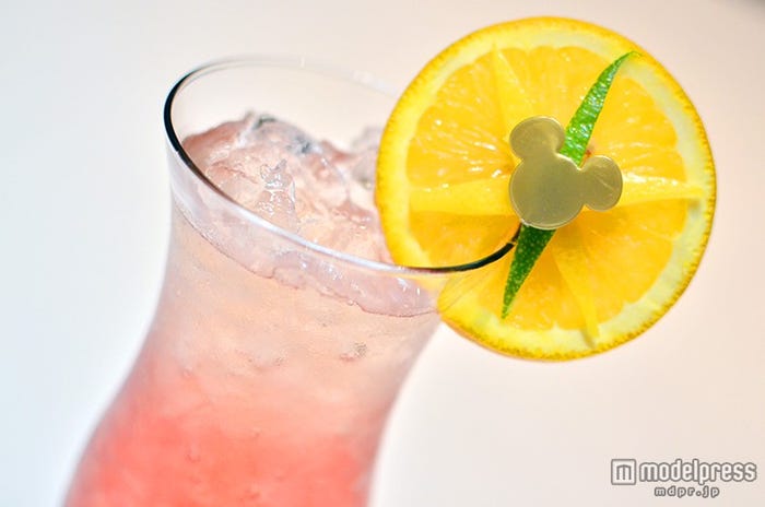 クランベリージュースとジンジャーエールとの色合いがとても美しい