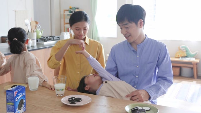 榮倉奈々、後藤淳平/新CM「家族って、チームだ。」篇より(提供写真)