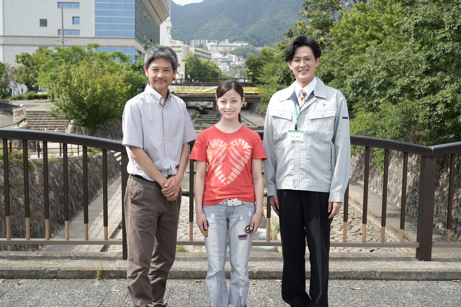 橋本環奈は「誰よりも声が大きい」「みんなの気合いを入れてくれる」共演者らが感じる印象【おむすび】