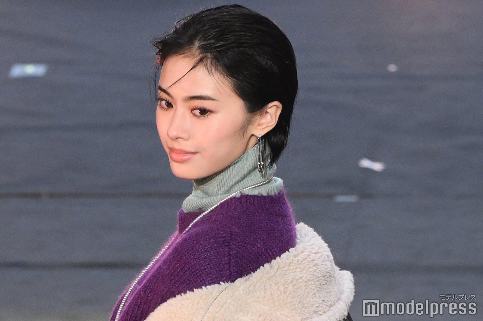 安斉星来、膝スリットデニムから覗く白肌にドキッ＜TGC フェス 山梨 2023＞