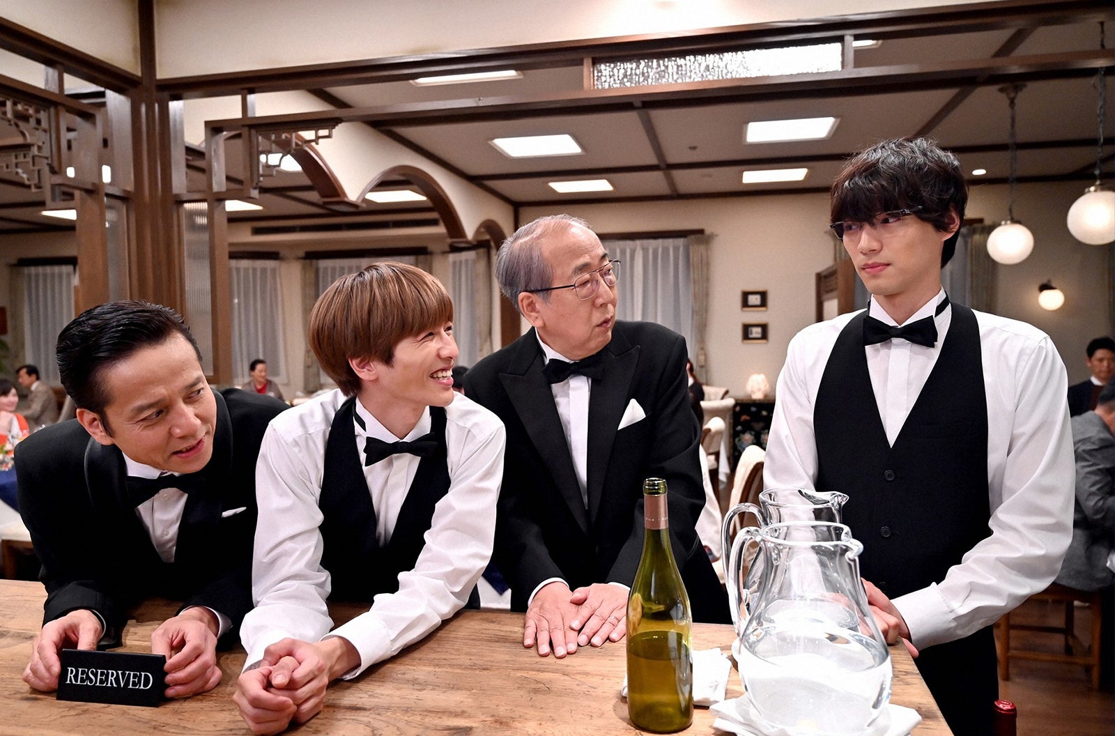 （左から）勝村政信、志尊淳、岸部一徳、福士蒼汰／「Heaven？～ご苦楽レストラン～」第3話より（C）TBS