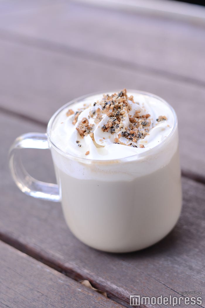 「ゴマ ゴマ ゴマ ラテ」 (C)モデルプレス