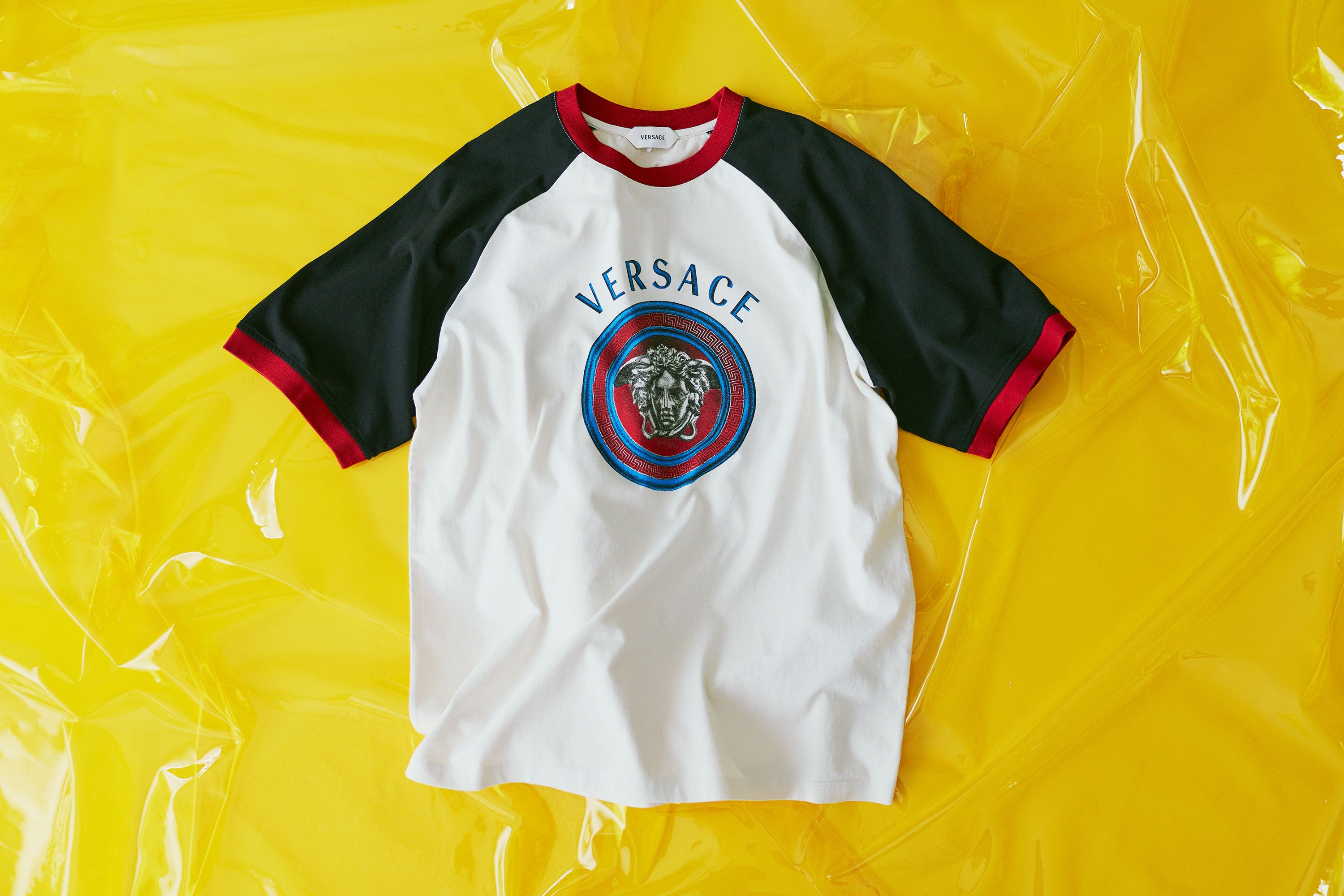 神話をポップに昇華するヴェルサーチェ──5万円以上で選ぶ、2026年夏のベストTシャツ