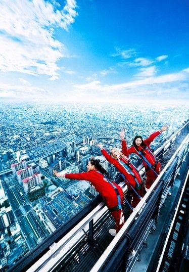 大阪で地上300mの断崖絶壁スリル体験「エッジ・ザ・ハルカス」誕生