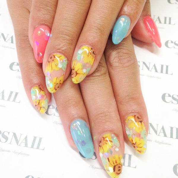 人気の向日葵デザイン/画像提供:esNAIL