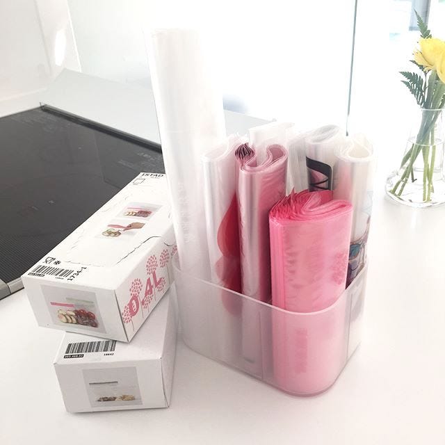 意外にかさばる ジップロック の収納術 場所を取らずに整理するちょっとした方法 モデルプレス 意外にかさばる ジップロック の収納術 場所を取らずに整理するちょっとした方法 モデルプレス