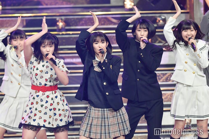 BEYOOOOONDS (C)モデルプレス