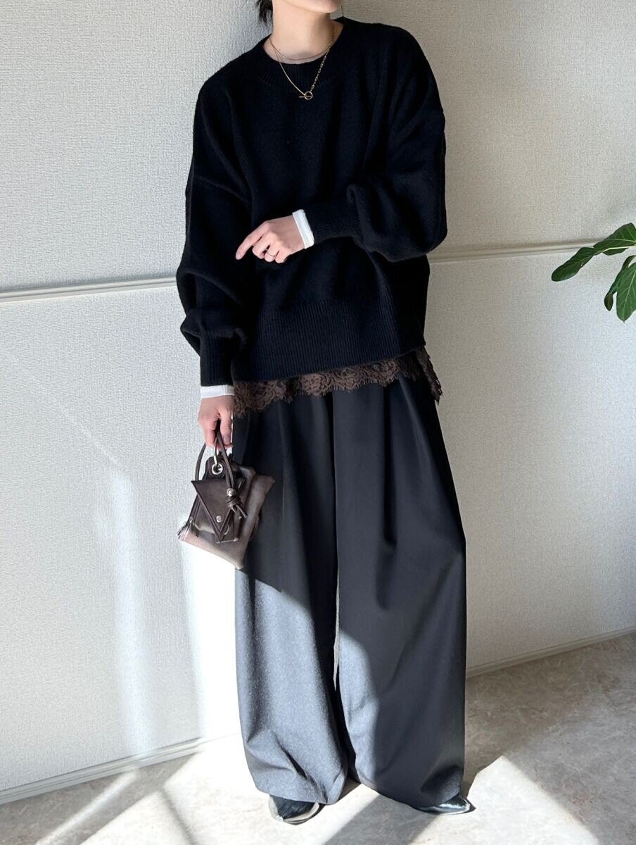 Trish　ケミカルレースサテンキャミソールとゆるニットコーデ