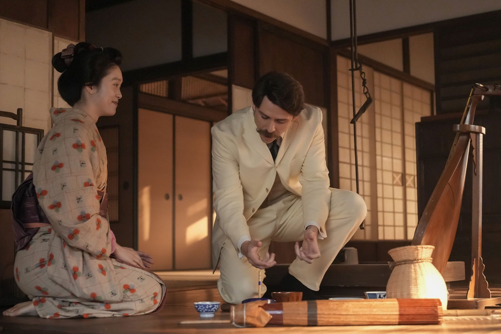 高石あかり、トミー・バストウ「ばけばけ」第36話（C）NHK