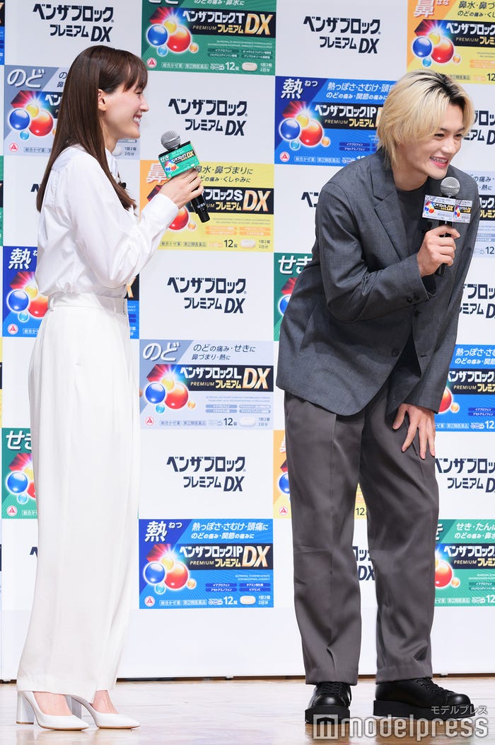 綾瀬はるか、佐野勇斗(C)モデルプレス