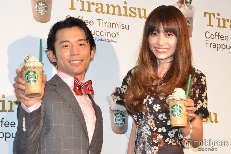 （左から）岡田義徳、ヨンア