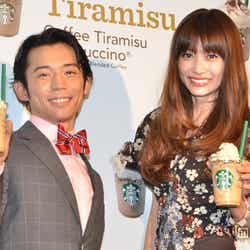 (左から)岡田義徳、ヨンア