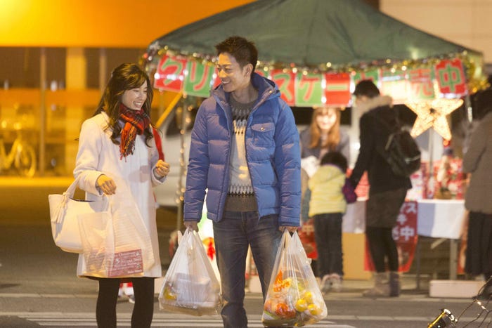 土屋太鳳、佐藤健(C)2017映画「8年越しの花嫁」製作委員会