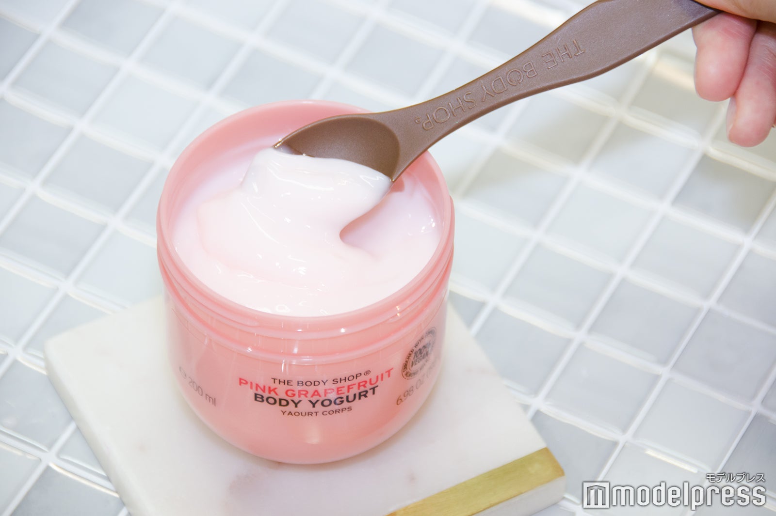 お肌の水分補給に（C）モデルプレス