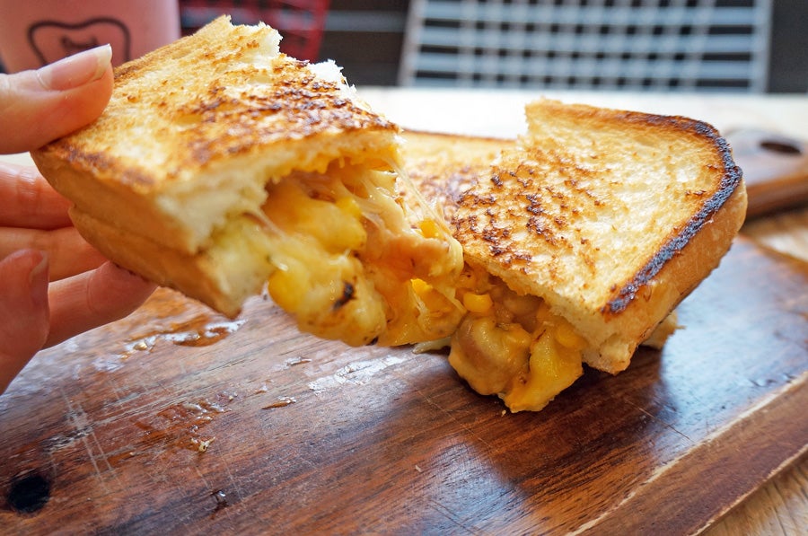 TOAST LUCKチーズコーントースト