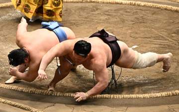 大相撲夏場所に激震、朝乃山が休場 史上初の兄弟平幕優勝狙う琴栄峰が不戦勝 賜杯争いトップ守る