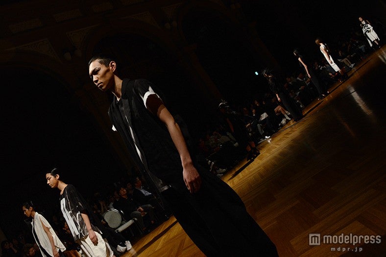 「ROGGYKEI2016 SPRING＆SUMMER COLLECTION FASHION SHOW」の様子