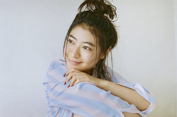 瀧本美織 飾らないナチュラルな姿 距離感にドキッ 等身大の表情で魅せる モデルプレス