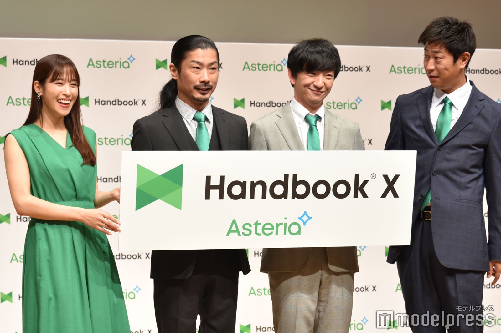 鷲見玲奈、パンサー（菅良太郎、向井慧、尾形貴弘）（C）モデルプレス