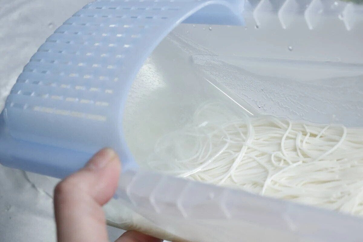 ダイソー　電子レンジ調理器（麺類用）　使用例