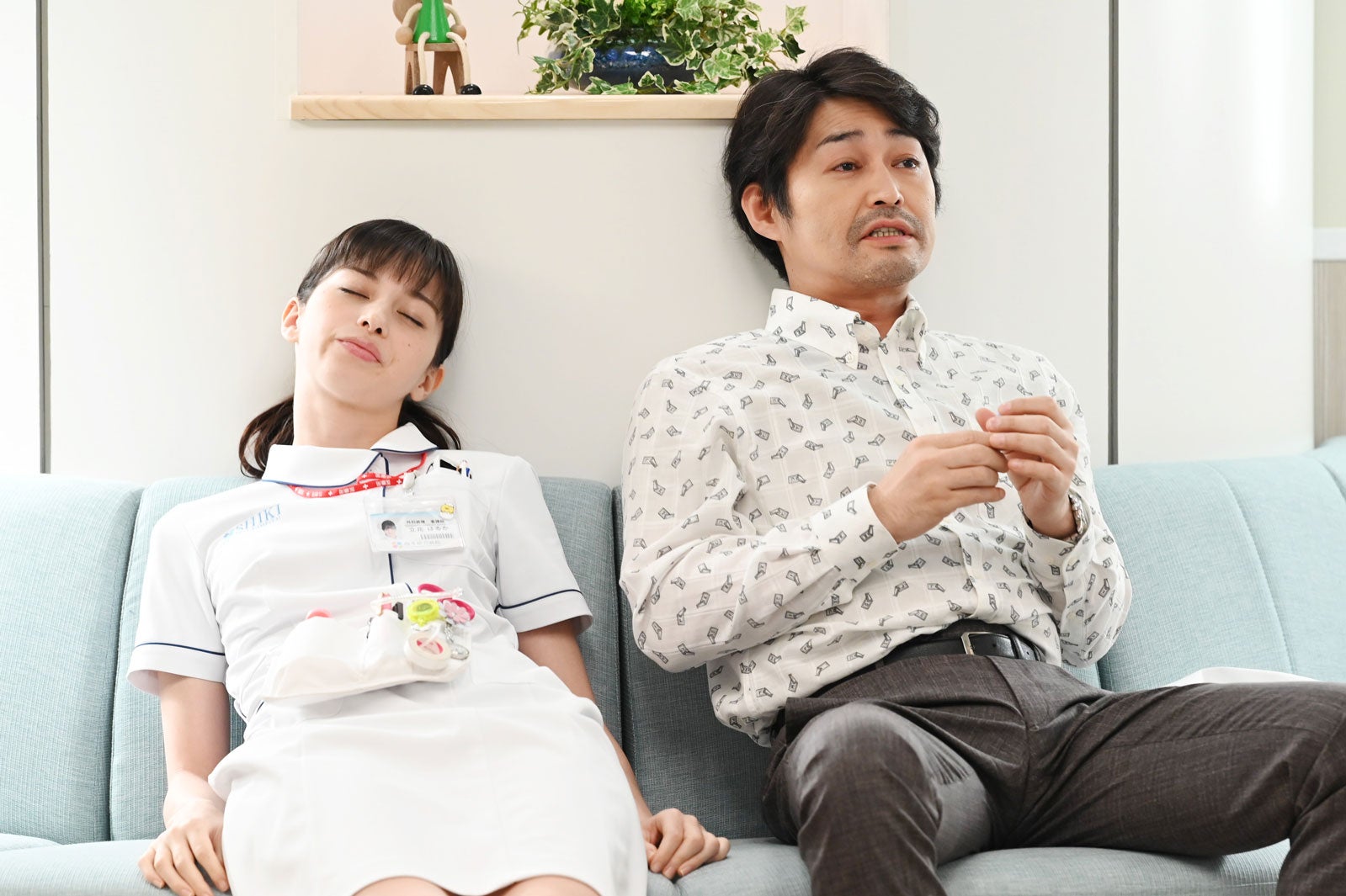 中条あやみ・安田顕／「白衣の戦士！」第1話より（C）日本テレビ