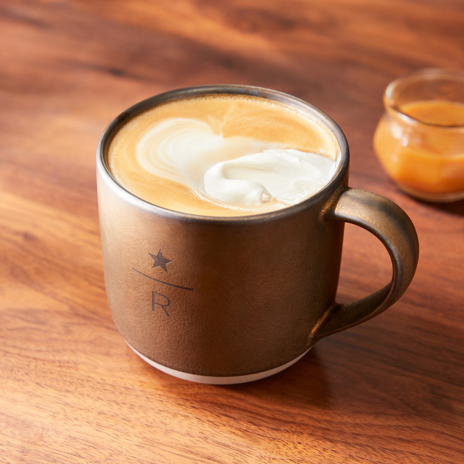 メリー クリーム クラフトキャラメル ラテ¥1,050／画像提供：スターバックス コーヒー ジャパン