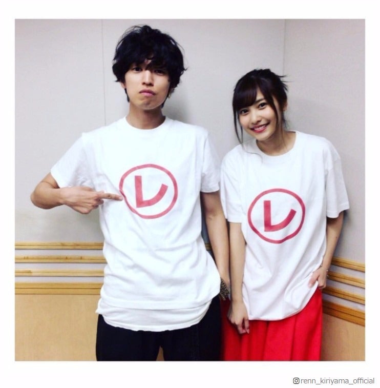 桐山漣＆佐野ひなこ、お揃い“ゆるT”2ショットが「かわいい」「美男美女」と話題