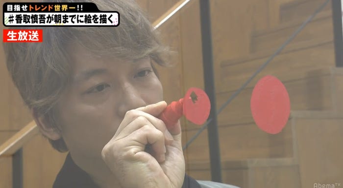 “画家”香取慎吾が絵を描く (C)AbemaTV