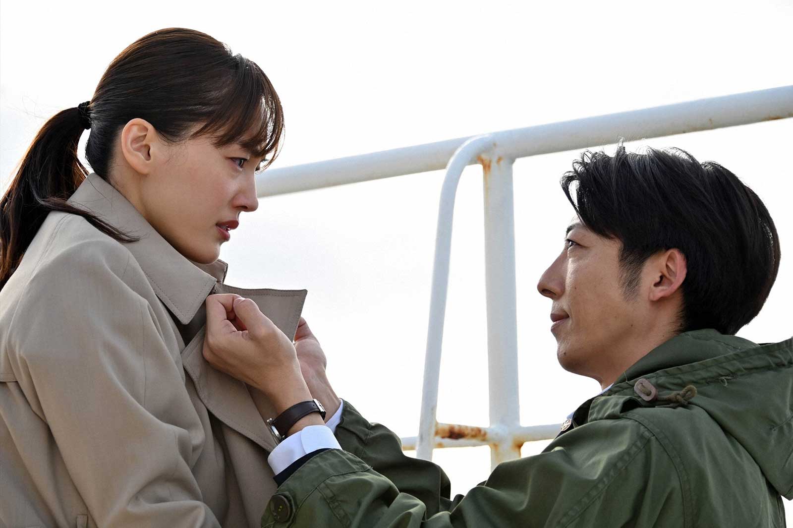 綾瀬はるか、高橋一生「天国と地獄 ～サイコな2人～」第9話より（C）TBS