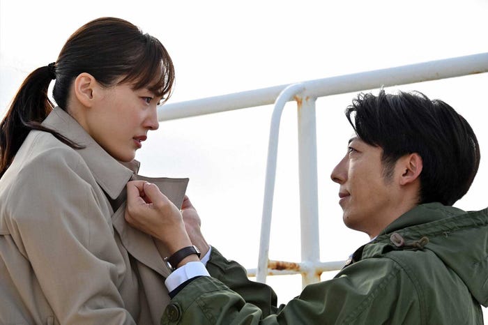 綾瀬はるか、高橋一生「天国と地獄 ~サイコな2人~」第9話より(C)TBS