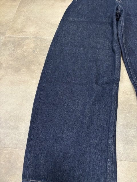 脚を長く細く見せてくれるデザイン