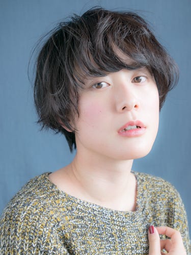 面長さんに似合う 黒髪ショート 15選 輪郭をカバーする髪型は モデルプレス