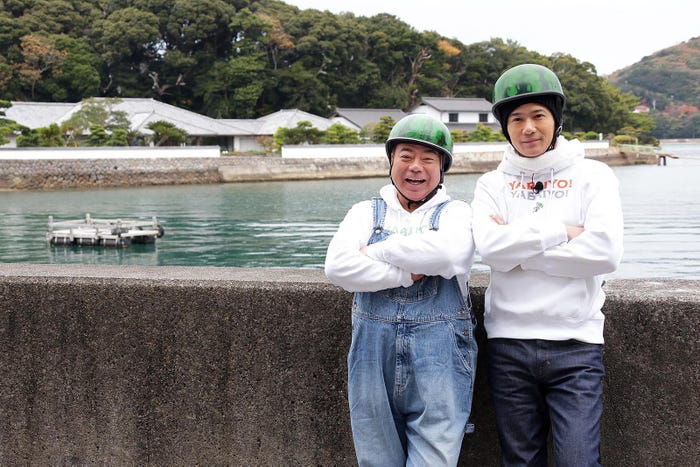 出川哲朗&稲垣吾郎(C)テレビ東京