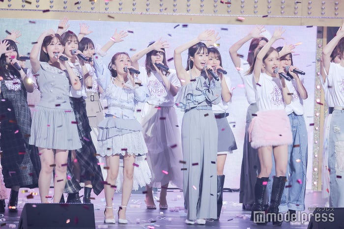 小嶋陽菜、高橋みなみ、前田敦子、板野友美(C)モデルプレス