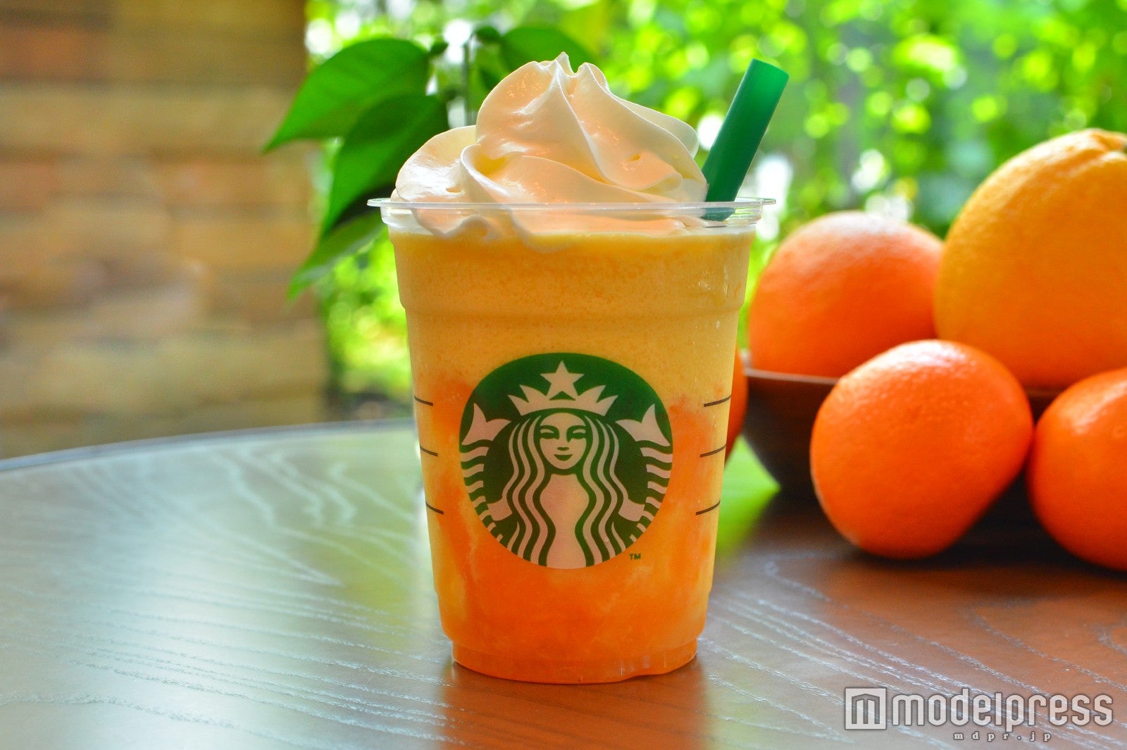 クラッシュ オレンジ フラペチーノ（R）／（C)モデルプレス