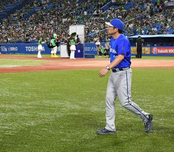 3連敗で4位後退のDeNA相川監督 10安打で1得点と打線実らず「それも野球」