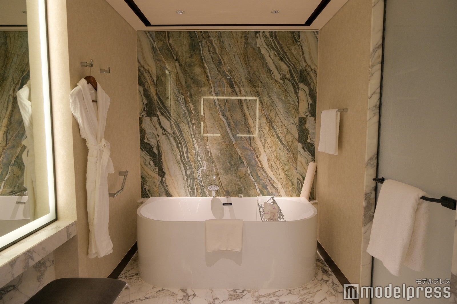 サンタワー・サンスイート（C）モデルプレス