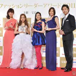 (左から)佐々木希、板野友美、ベッキー、米倉涼子、谷原章介