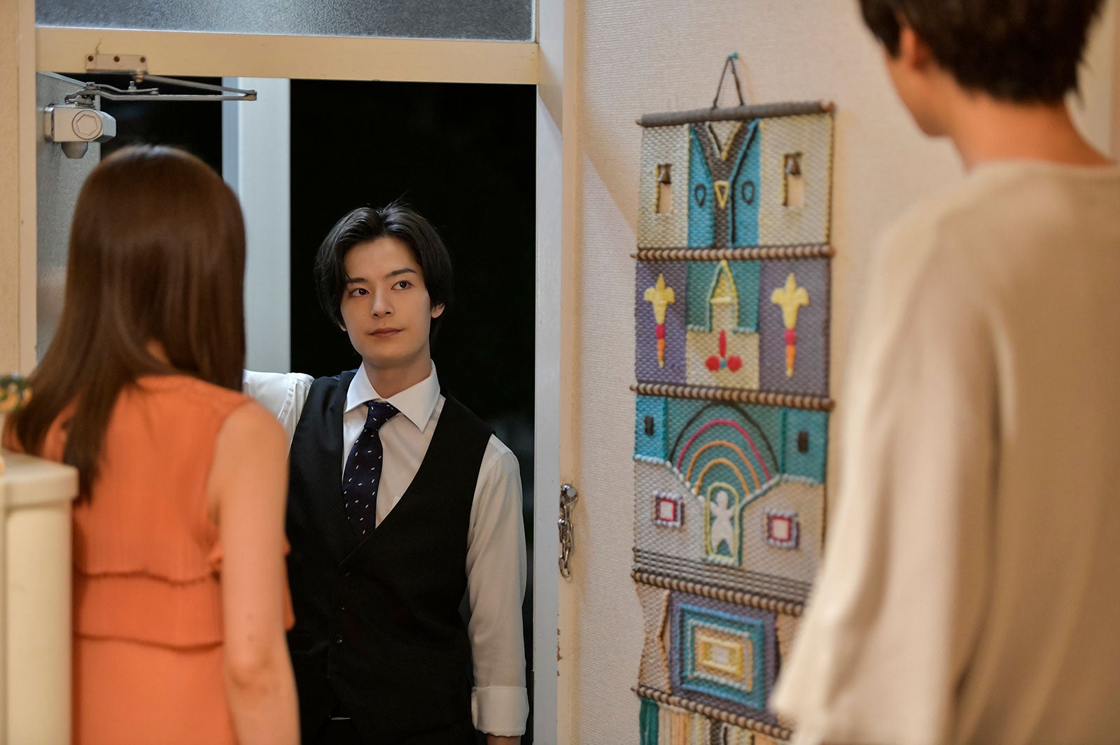  内田理央、塩野瑛久、小関裕太／第6話（C）「来世ではちゃんとします2」製作委員会