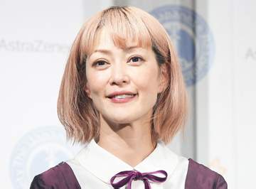 14歳長男はインターの松嶋尚美 長女が小学校卒業式 自身ピンク髪、パパ似の娘は制服姿で笑顔満開「大きくなったね」とファン