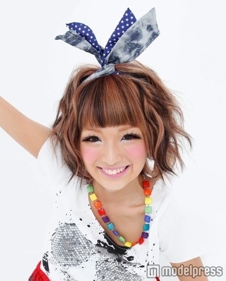 4号連続表紙の人気モデル、NHK「Rの法則」でその魅力に迫る