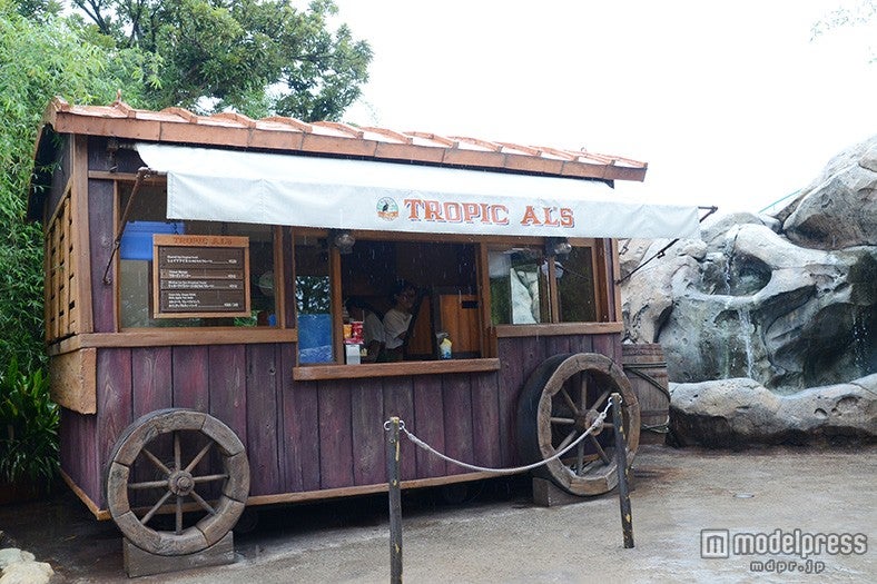 シェイブアイス（トロピカルフルーツ）を販売する「トロピック・アルズ」