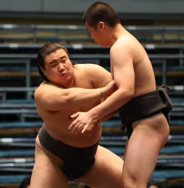 モンゴル出身の白月狼が白星デビュー「カッコイイしこ名に負けないよう頑張りたい」