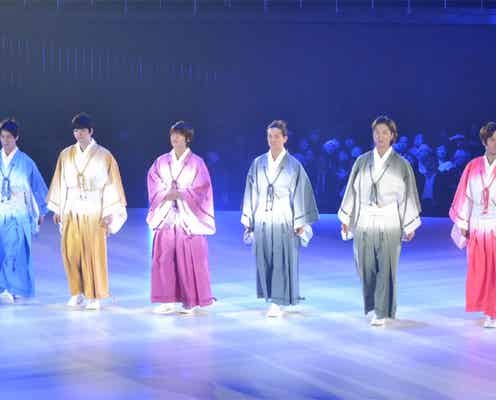 超新星、桂由美氏デザインの袴で艶やかにウォーキング