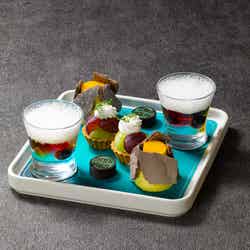 ロッキー ケーキ、ステンドグラスベリーヌ、「汚いぞポッター」ショコラ、小さなブドウのタルト/提供画像