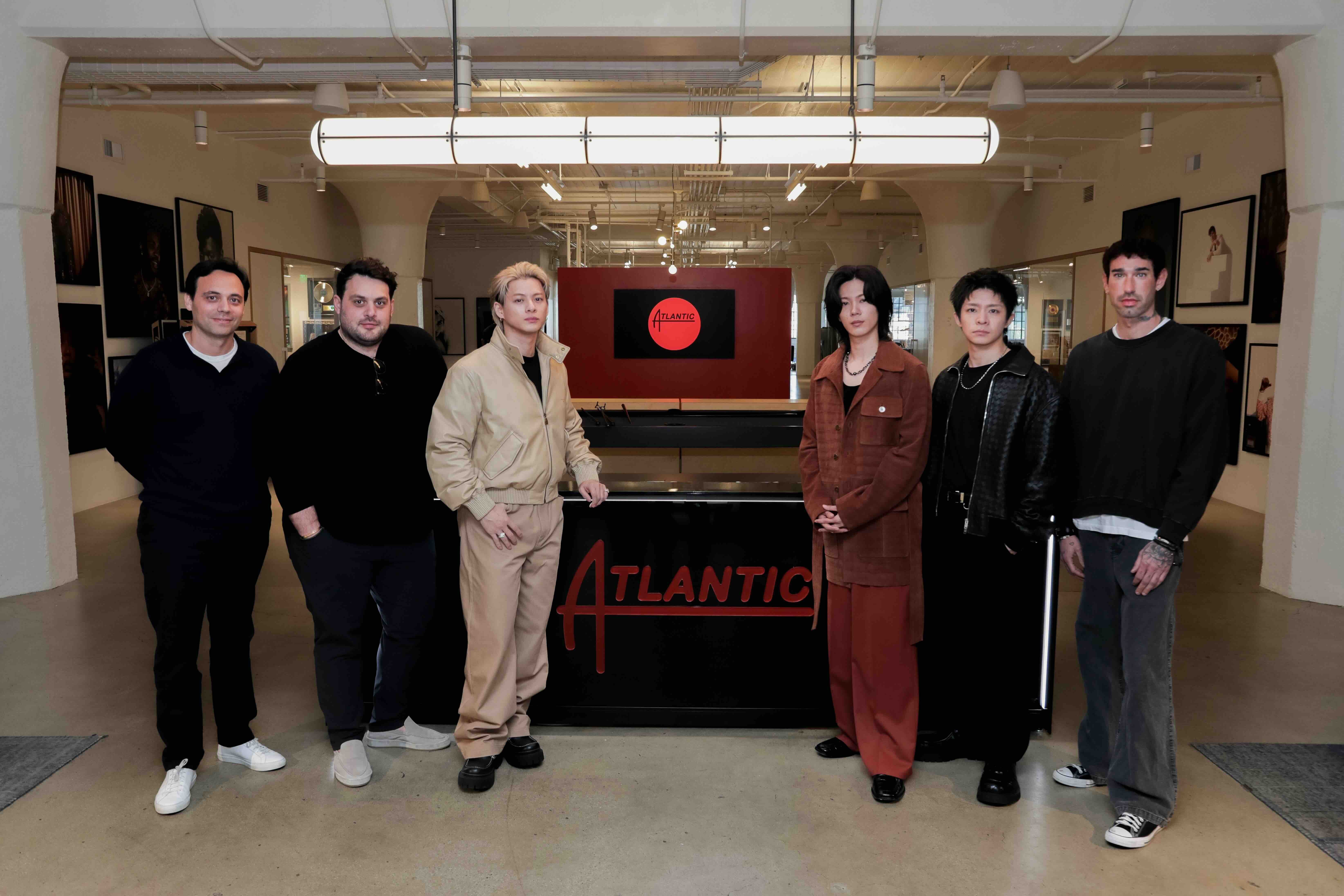 Number_i、Atlantic Records経営陣（C）David Dickenson